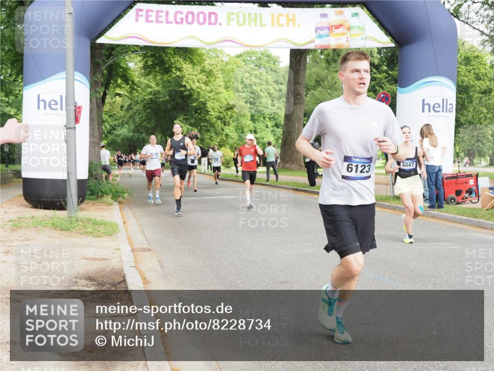 29.06.2025 - hella hamburg halbmarathon MichiJ http://msf.ph/oto/8228734 29.06.2025 10:26:10 Zwischen KM18-KM19 2404, 6047, 6123, 7310, 9914, 10451, 10680, 15261, 17125, 18216 meine-sportfotos.de