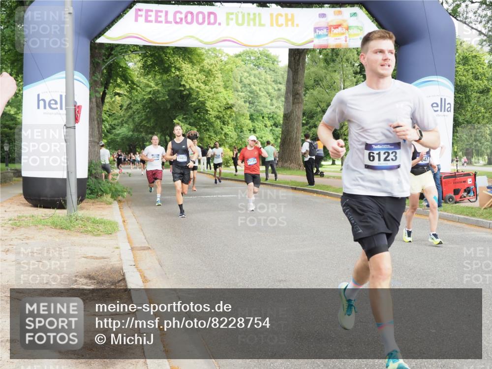 29.06.2025 - hella hamburg halbmarathon MichiJ http://msf.ph/oto/8228754 29.06.2025 10:26:10 Zwischen KM18-KM19 2404, 6047, 6123, 7310, 9914, 10451, 10680, 15261, 17125, 18216 meine-sportfotos.de