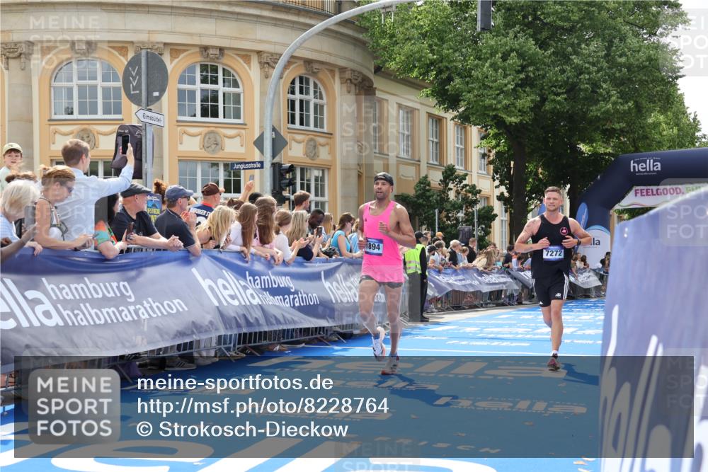 29.06.2025 - hella hamburg halbmarathon Strokosch-Dieckow http://msf.ph/oto/8228764 29.06.2025 10:32:15 Ziel 1894, 7272, 10484, 10876, 15826, 16065 meine-sportfotos.de