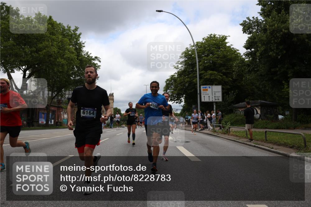 29.06.2025 - hella hamburg halbmarathon Yannick Fuchs http://msf.ph/oto/8228783 29.06.2025 10:46:39 20KM 1098, 1257, 1482, 1657, 2111, 2444, 2814, 3258, 3715, 3952, 4121, 4557, 4558, 4726, 5116, 5169, 5194, 5378, 6164, 6561, 6562, 7178, 7232, 7383, 7475, 7896, 8172, 8316, 8587, 8720, 8955, 9145, 10529, 10811, 11459, 12135, 12519, 13211, 13301, 14198, 14286, 14791, 14805, 15001, 15144, 15275, 15446, 15506, 15690, 16320, 16929, 17130, 17198, 17710, 17773, 18331 meine-sportfotos.de
