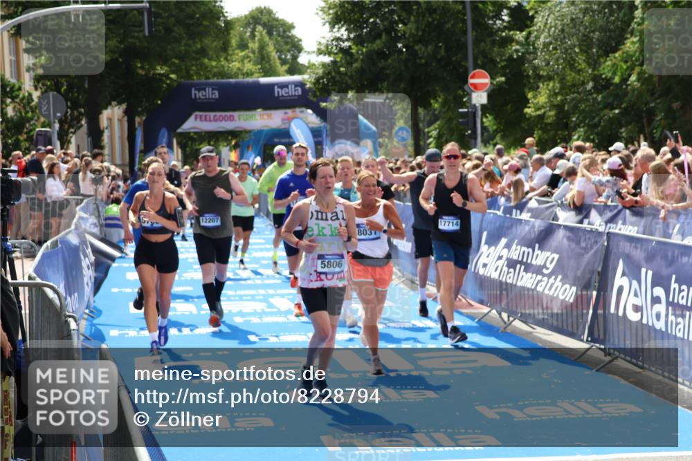 29.06.2025 - hella hamburg halbmarathon Zöllner http://msf.ph/oto/8228794 29.06.2025 11:30:29 Ziel 3341, 4580, 5783, 5806, 6444, 6570, 8031, 8221, 8595, 8855, 9183, 9188, 9289, 11111, 14644, 14649, 14788, 14888, 15155, 15983, 17714, 18097, 18883 meine-sportfotos.de