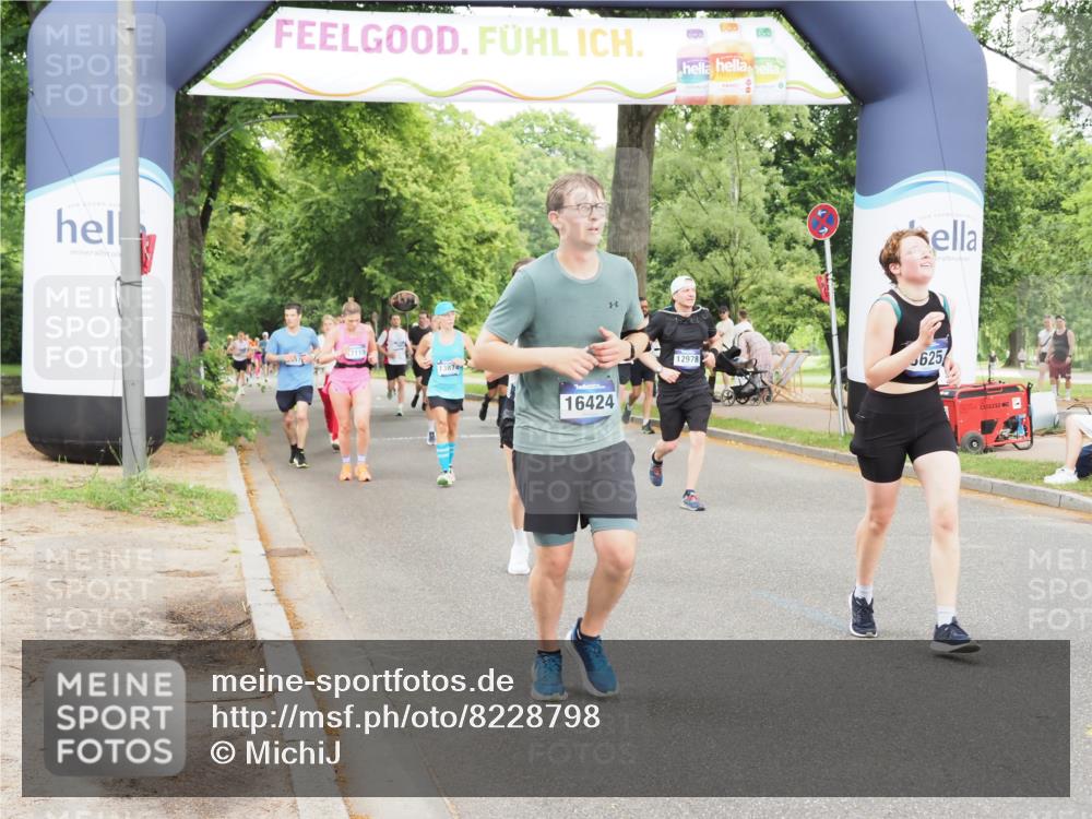 29.06.2025 - hella hamburg halbmarathon MichiJ http://msf.ph/oto/8228798 29.06.2025 10:49:23 Zwischen KM18-KM19 1147, 1377, 3625, 5379, 10128, 12978, 15516, 16424, 17096, 17119, 18355, 19240 meine-sportfotos.de