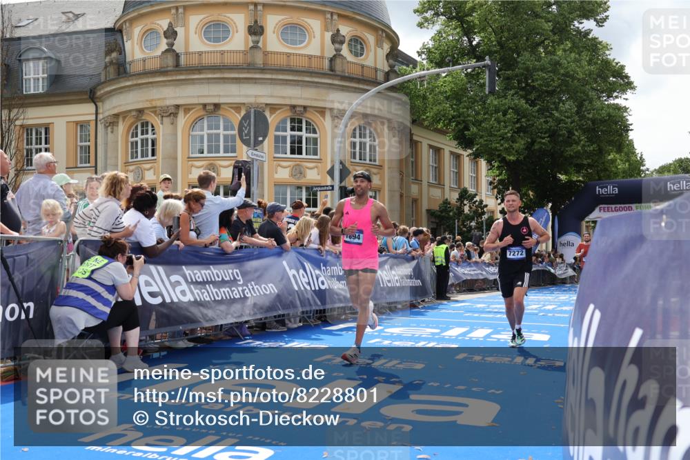 29.06.2025 - hella hamburg halbmarathon Strokosch-Dieckow http://msf.ph/oto/8228801 29.06.2025 10:32:16 Ziel 1894, 7272, 10484, 10876, 16065 meine-sportfotos.de