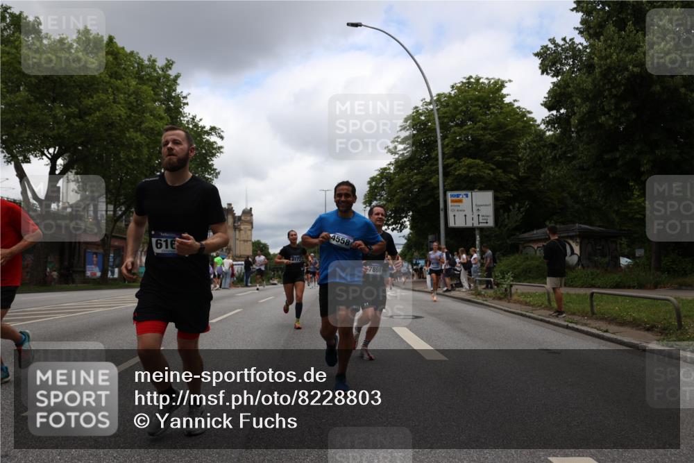 29.06.2025 - hella hamburg halbmarathon Yannick Fuchs http://msf.ph/oto/8228803 29.06.2025 10:46:39 20KM 1098, 1257, 1482, 1657, 2111, 2444, 2814, 3258, 3715, 3952, 4121, 4557, 4558, 4726, 5116, 5169, 5194, 5378, 6164, 6561, 6562, 7178, 7232, 7383, 7475, 7896, 8172, 8316, 8587, 8720, 8955, 9145, 10529, 10811, 11459, 12135, 12519, 13211, 13301, 14198, 14286, 14791, 14805, 15001, 15144, 15275, 15446, 15506, 15690, 16320, 16929, 17130, 17198, 17710, 17773, 18331 meine-sportfotos.de
