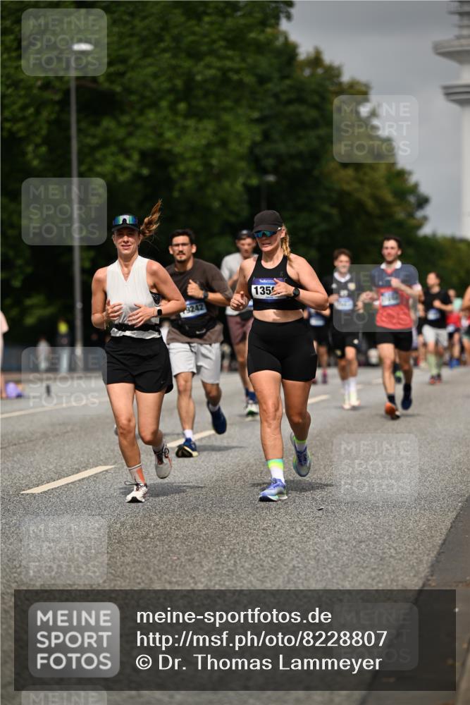 29.06.2025 - hella hamburg halbmarathon Dr. Thomas Lammeyer http://msf.ph/oto/8228807 29.06.2025 10:13:19 Kennedybrücke 1823, 3762, 4592, 7081, 9297, 9306, 10035, 10194, 10819, 11067 meine-sportfotos.de