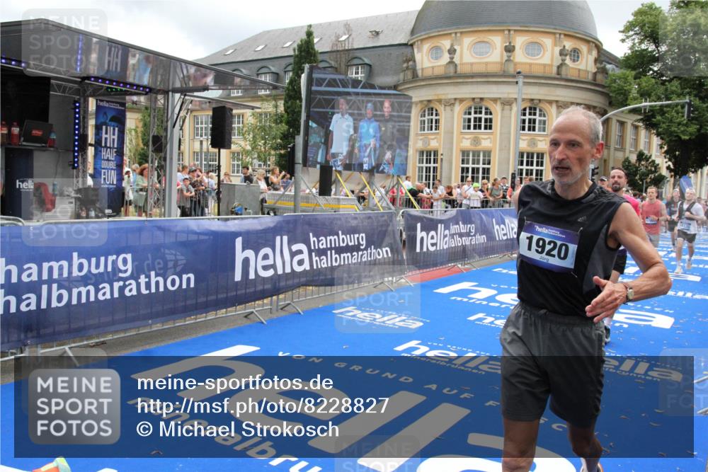 29.06.2025 - hella hamburg halbmarathon Michael Strokosch http://msf.ph/oto/8228827 29.06.2025 10:46:46 Ziel 1920, 1942, 3976, 6630, 11858, 13554, 14541, 15026, 15714, 15900, 16175, 17353, 17743, 17865, 18297, 19128 meine-sportfotos.de