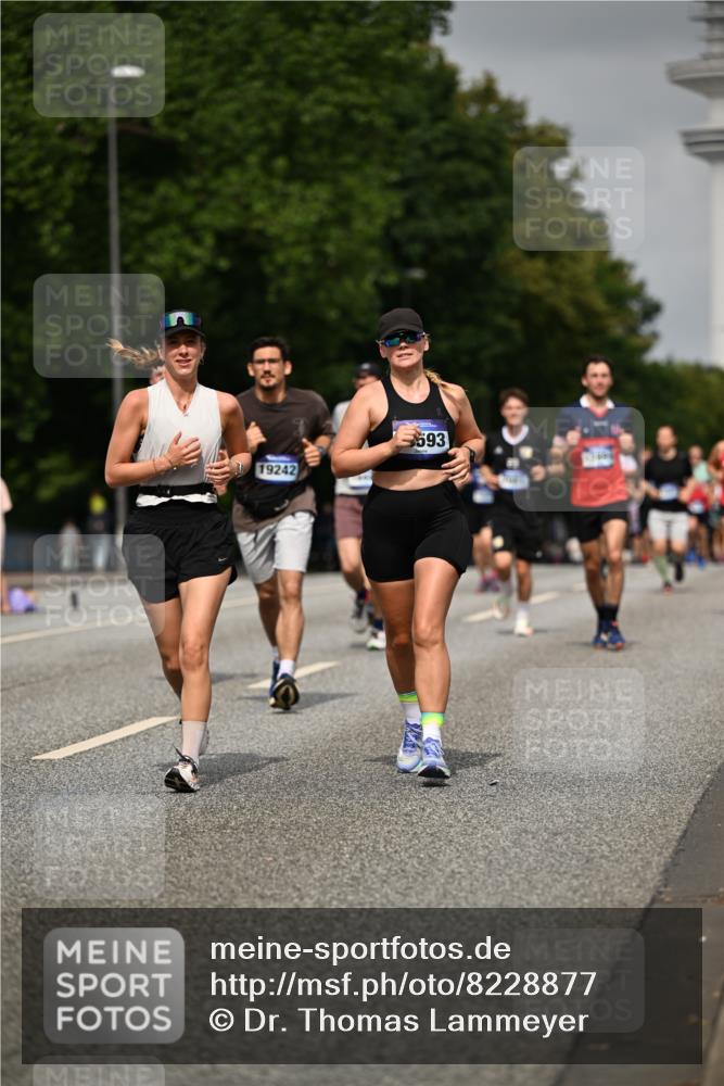 29.06.2025 - hella hamburg halbmarathon Dr. Thomas Lammeyer http://msf.ph/oto/8228877 29.06.2025 10:13:19 Kennedybrücke 1823, 3762, 4592, 7081, 9297, 9306, 10035, 10194, 10819, 11067 meine-sportfotos.de