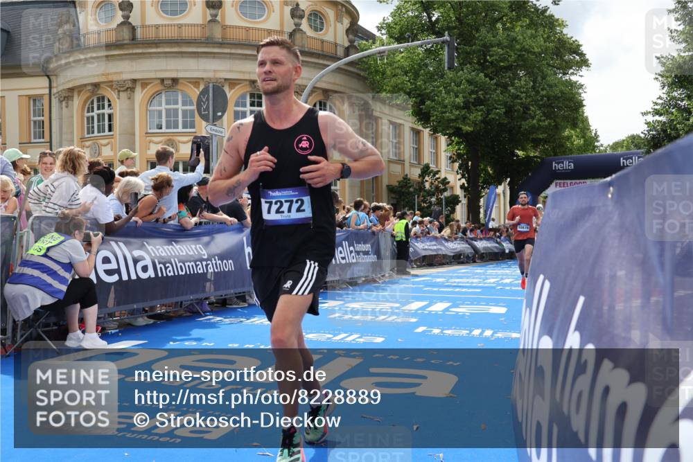 29.06.2025 - hella hamburg halbmarathon Strokosch-Dieckow http://msf.ph/oto/8228889 29.06.2025 10:32:17 Ziel 1894, 7272, 7845, 10484, 10876, 16065 meine-sportfotos.de