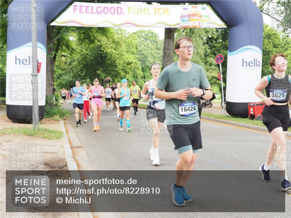 29.06.2025 - hella hamburg halbmarathon MichiJ http://msf.ph/oto/8228910 29.06.2025 10:49:23 Zwischen KM18-KM19 1147, 1377, 3625, 5379, 10128, 12978, 15516, 16424, 17096, 17119, 18355, 19240 meine-sportfotos.de