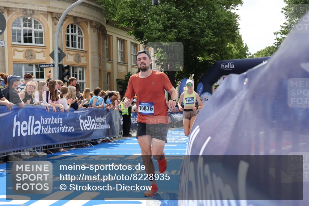 29.06.2025 - hella hamburg halbmarathon Strokosch-Dieckow http://msf.ph/oto/8228935 29.06.2025 10:32:19 Ziel 1894, 5070, 5746, 7272, 7845, 8883, 10484, 10876, 16065, 16957 meine-sportfotos.de