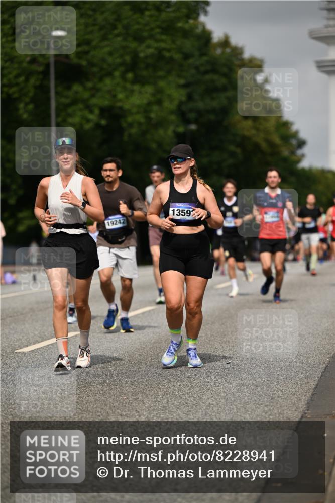 29.06.2025 - hella hamburg halbmarathon Dr. Thomas Lammeyer http://msf.ph/oto/8228941 29.06.2025 10:13:19 Kennedybrücke 1823, 3762, 4592, 7081, 9297, 9306, 10035, 10194, 10819, 11067 meine-sportfotos.de