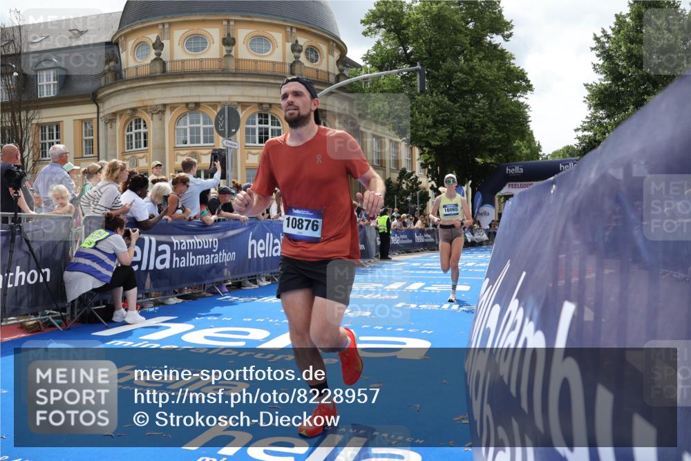 29.06.2025 - hella hamburg halbmarathon Strokosch-Dieckow http://msf.ph/oto/8228957 29.06.2025 10:32:20 Ziel 1894, 5070, 5746, 7272, 7845, 8883, 10484, 10876, 11745, 16065, 16957 meine-sportfotos.de