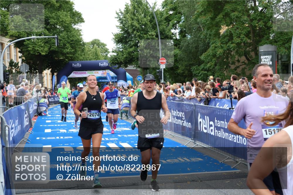 29.06.2025 - hella hamburg halbmarathon Zöllner http://msf.ph/oto/8228967 29.06.2025 10:53:25 Ziel 1683, 1727, 2074, 2354, 4065, 6198, 6629, 6942, 7312, 8651, 11844, 12490, 13997, 15681, 15838, 18134, 18901 meine-sportfotos.de
