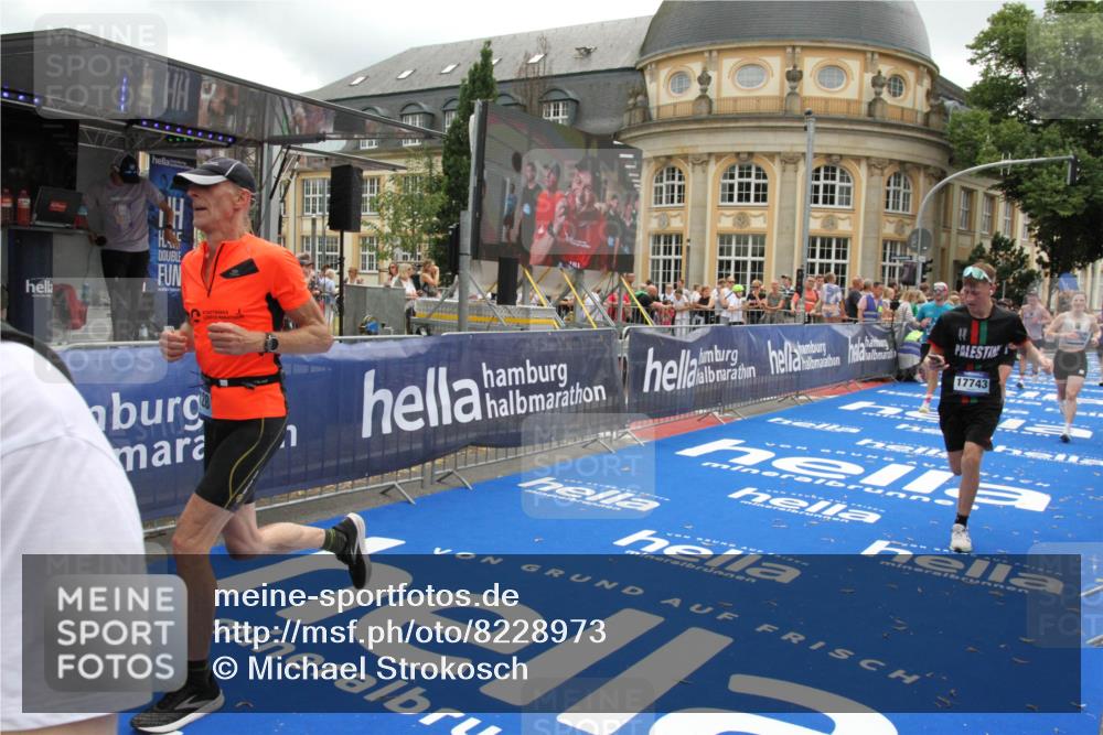 29.06.2025 - hella hamburg halbmarathon Michael Strokosch http://msf.ph/oto/8228973 29.06.2025 10:46:49 Ziel 3976, 6630, 11858, 13940, 14541, 15900, 16175, 17353, 17492, 17669, 17743, 17865, 19128 meine-sportfotos.de