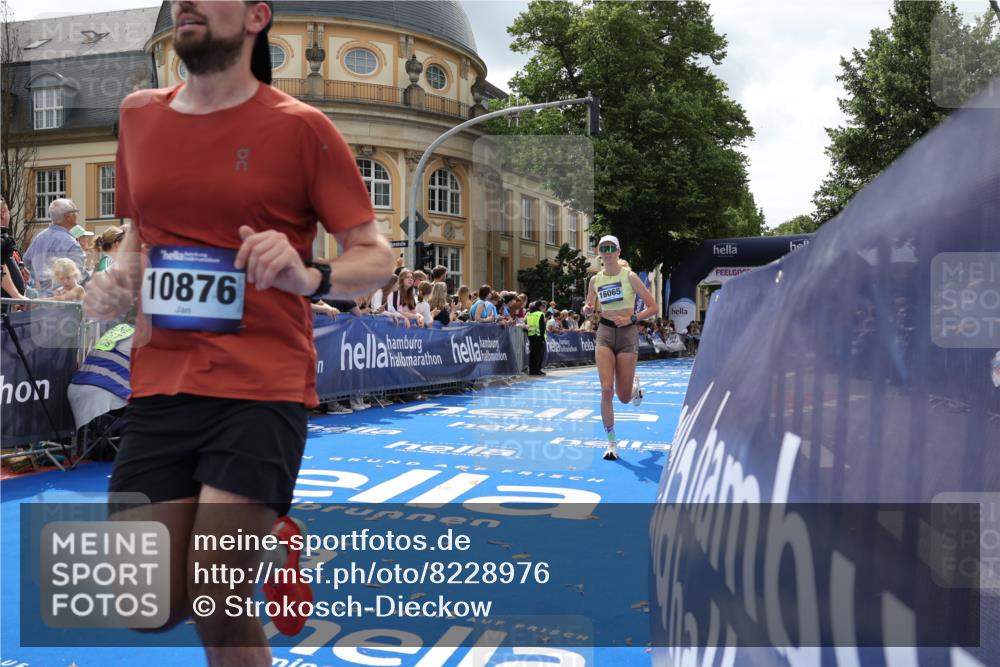 29.06.2025 - hella hamburg halbmarathon Strokosch-Dieckow http://msf.ph/oto/8228976 29.06.2025 10:32:20 Ziel 1894, 5070, 5746, 7272, 7845, 8883, 10484, 10876, 11745, 16065, 16957 meine-sportfotos.de