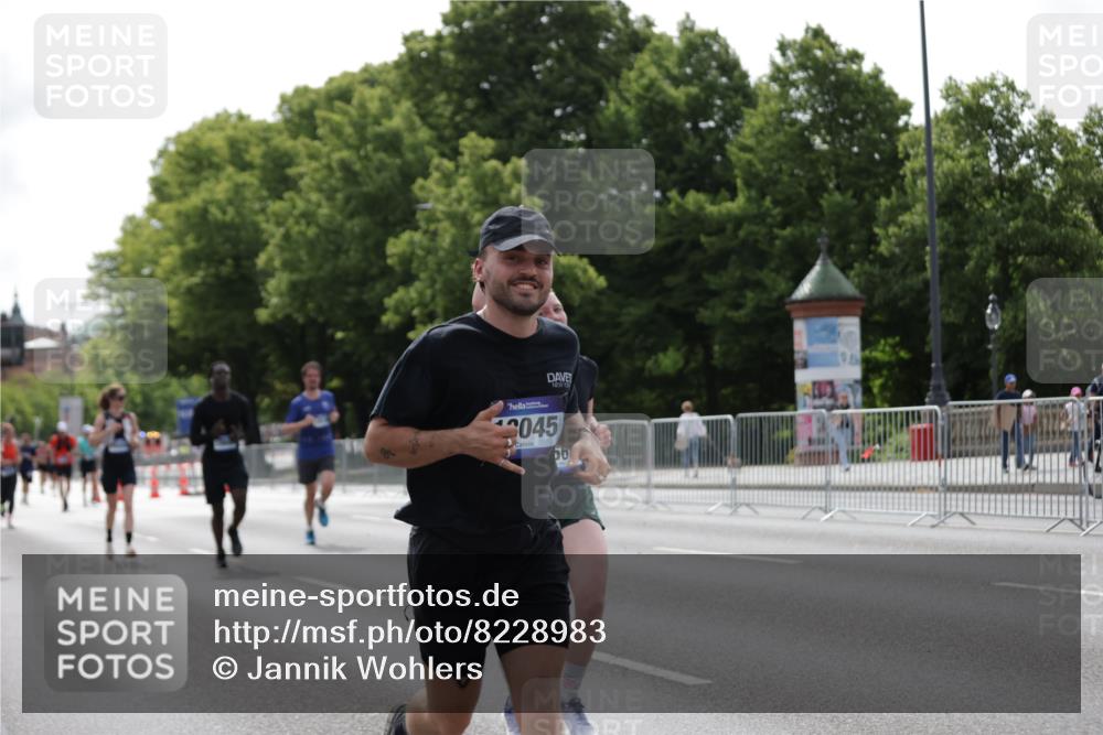 29.06.2025 - hella hamburg halbmarathon Jannik Wohlers http://msf.ph/oto/8228983 29.06.2025 10:27:56 Lombardsbrücke 3445, 5369, 5604, 7667, 7980, 8327, 9653, 9654, 13045, 13296, 13400, 14017, 15123, 18256, 18604, 19180 meine-sportfotos.de