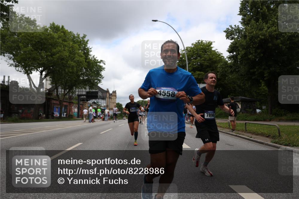 29.06.2025 - hella hamburg halbmarathon Yannick Fuchs http://msf.ph/oto/8228986 29.06.2025 10:46:39 20KM 1098, 1257, 1482, 1657, 2111, 2444, 2814, 3258, 3715, 3952, 4121, 4557, 4558, 4726, 5116, 5169, 5194, 5378, 6164, 6561, 6562, 7178, 7232, 7383, 7475, 7896, 8172, 8316, 8587, 8720, 8955, 9145, 10529, 10811, 11459, 12135, 12519, 13211, 13301, 14198, 14286, 14791, 14805, 15001, 15144, 15275, 15446, 15506, 15690, 16320, 16929, 17130, 17198, 17710, 17773, 18331 meine-sportfotos.de
