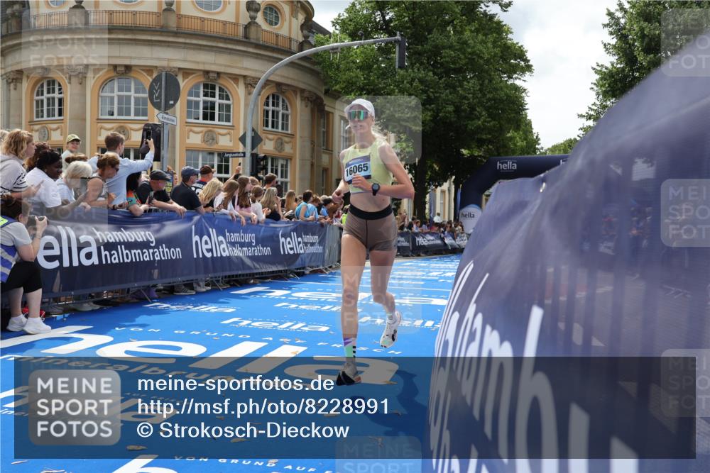 29.06.2025 - hella hamburg halbmarathon Strokosch-Dieckow http://msf.ph/oto/8228991 29.06.2025 10:32:21 Ziel 5070, 5746, 7272, 7845, 8883, 10484, 10876, 11745, 16065, 16957 meine-sportfotos.de