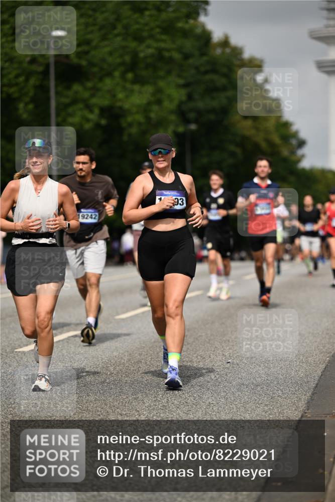 29.06.2025 - hella hamburg halbmarathon Dr. Thomas Lammeyer http://msf.ph/oto/8229021 29.06.2025 10:13:20 Kennedybrücke 1823, 3762, 4592, 7081, 9297, 9306, 10035, 10194, 10819, 11067 meine-sportfotos.de