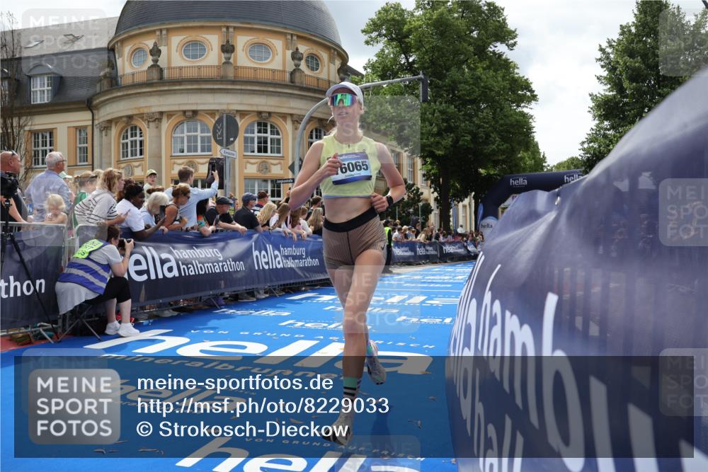 29.06.2025 - hella hamburg halbmarathon Strokosch-Dieckow http://msf.ph/oto/8229033 29.06.2025 10:32:21 Ziel 5070, 5746, 7272, 7845, 8883, 10484, 10876, 11745, 16065, 16957 meine-sportfotos.de