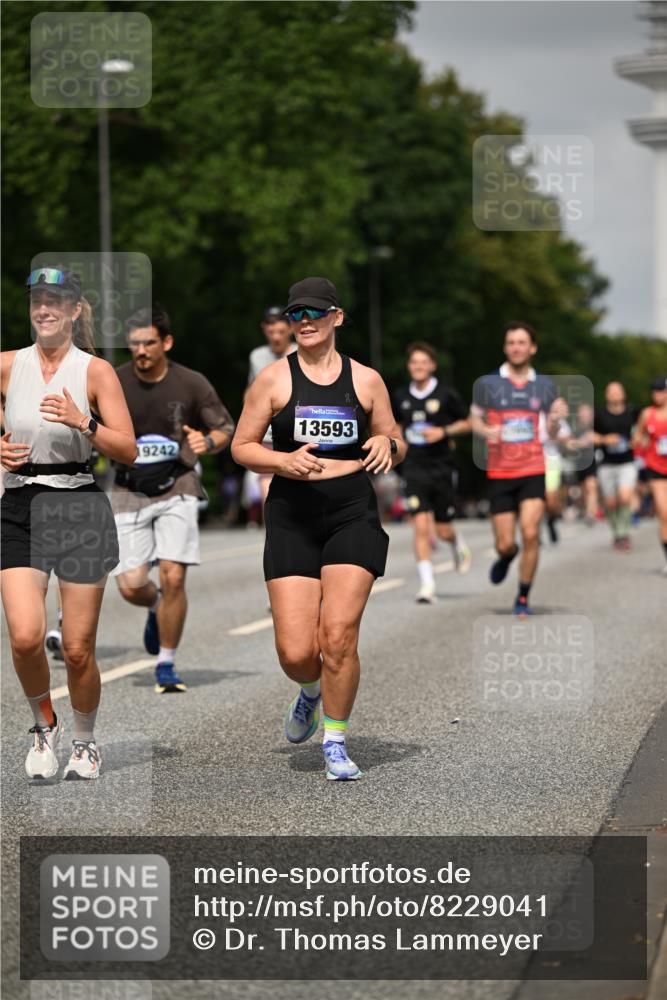 29.06.2025 - hella hamburg halbmarathon Dr. Thomas Lammeyer http://msf.ph/oto/8229041 29.06.2025 10:13:20 Kennedybrücke 1823, 3762, 4592, 7081, 9297, 9306, 10035, 10194, 10819, 11067 meine-sportfotos.de