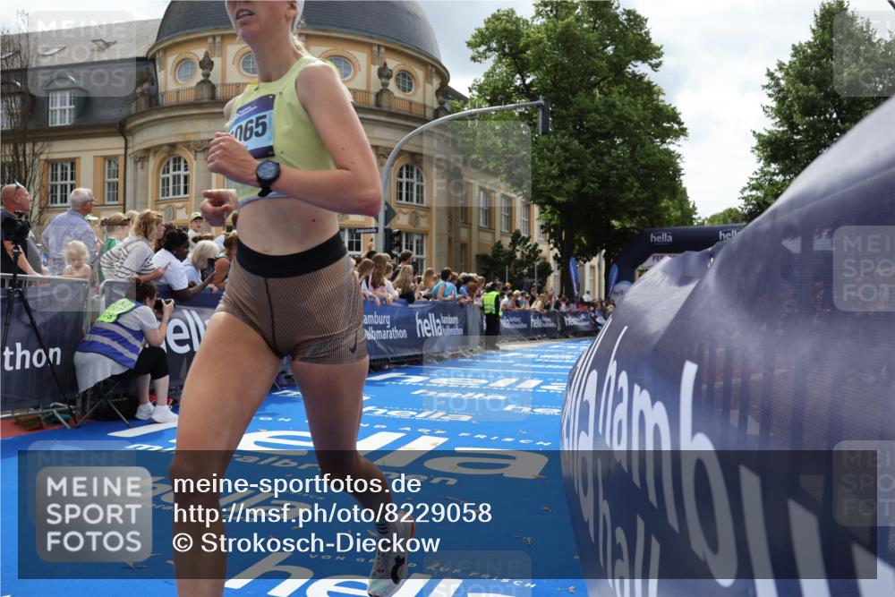 29.06.2025 - hella hamburg halbmarathon Strokosch-Dieckow http://msf.ph/oto/8229058 29.06.2025 10:32:21 Ziel 5070, 5746, 7272, 7845, 8883, 10484, 10876, 11745, 16065, 16957 meine-sportfotos.de