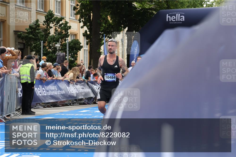 29.06.2025 - hella hamburg halbmarathon Strokosch-Dieckow http://msf.ph/oto/8229082 29.06.2025 10:32:24 Ziel 5070, 5746, 7845, 8883, 10484, 11745, 13199, 16065, 16957, 18562, 18563 meine-sportfotos.de
