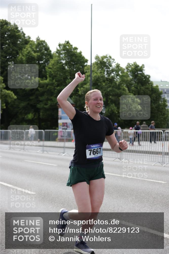 29.06.2025 - hella hamburg halbmarathon Jannik Wohlers http://msf.ph/oto/8229123 29.06.2025 10:27:57 Lombardsbrücke 3445, 5369, 5604, 7667, 7980, 8327, 9653, 9654, 13045, 13296, 13400, 14017, 15123, 18256, 18604, 19180 meine-sportfotos.de