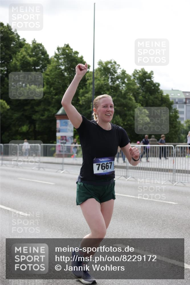 29.06.2025 - hella hamburg halbmarathon Jannik Wohlers http://msf.ph/oto/8229172 29.06.2025 10:27:57 Lombardsbrücke 3445, 5369, 5604, 7667, 7980, 8327, 9653, 9654, 13045, 13296, 13400, 14017, 15123, 18256, 18604, 19180 meine-sportfotos.de