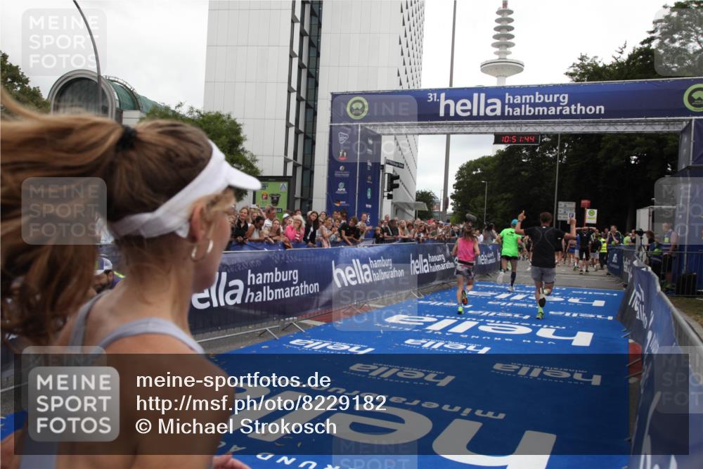 29.06.2025 - hella hamburg halbmarathon Michael Strokosch http://msf.ph/oto/8229182 29.06.2025 10:51:43 Ziel 5008, 13327, 14012, 14458, 15496, 15899, 19007, 19020 meine-sportfotos.de