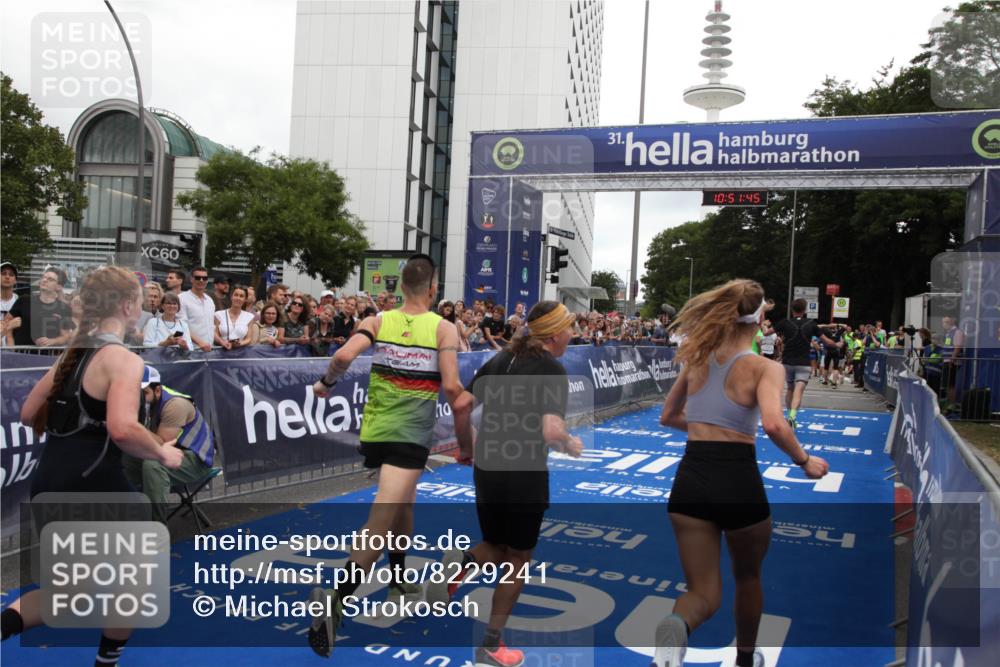 29.06.2025 - hella hamburg halbmarathon Michael Strokosch http://msf.ph/oto/8229241 29.06.2025 10:51:44 Ziel 5008, 6286, 13327, 14012, 14458, 15496, 15831, 15899, 19007, 19020 meine-sportfotos.de