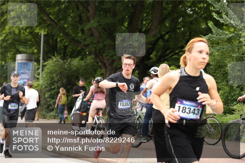 29.06.2025 - hella hamburg halbmarathon Yannick Fuchs http://msf.ph/oto/8229246 29.06.2025 11:04:22 20KM 1032, 1859, 2110, 2288, 2712, 2942, 3091, 3176, 3691, 3844, 4001, 4007, 6217, 6871, 7257, 8055, 8632, 9674, 9738, 10428, 10685, 11774, 13370, 13610, 13788, 14015, 14540, 14785, 15352, 15570, 15663, 15700, 16255, 16437, 16456, 16709, 16776, 17239, 17847, 18343, 18616, 18617, 18957 meine-sportfotos.de