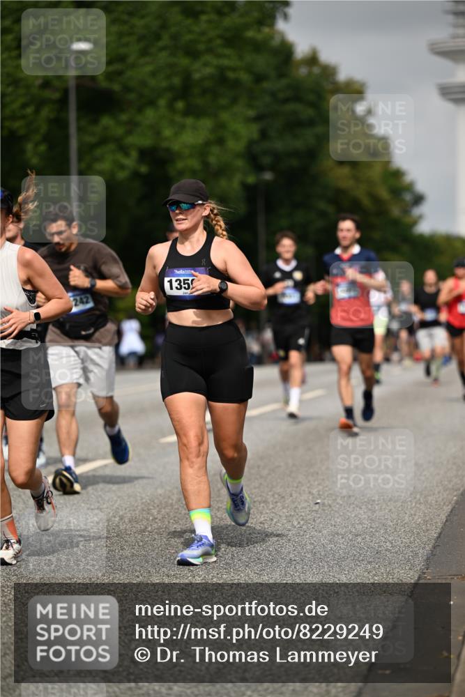 29.06.2025 - hella hamburg halbmarathon Dr. Thomas Lammeyer http://msf.ph/oto/8229249 29.06.2025 10:13:20 Kennedybrücke 1823, 3762, 4592, 7081, 9297, 9306, 10035, 10194, 10819, 11067 meine-sportfotos.de