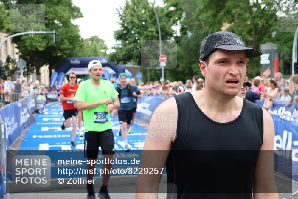 29.06.2025 - hella hamburg halbmarathon Zöllner http://msf.ph/oto/8229257 29.06.2025 10:53:29 Ziel 1727, 2354, 5866, 6198, 6629, 6942, 8651, 11068, 12490, 12909, 13912, 13997, 15838, 17710, 18134 meine-sportfotos.de