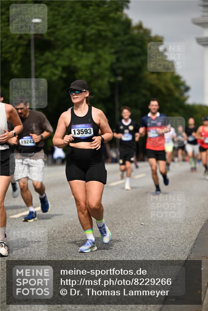 29.06.2025 - hella hamburg halbmarathon Dr. Thomas Lammeyer http://msf.ph/oto/8229266 29.06.2025 10:13:20 Kennedybrücke 1823, 3762, 4592, 7081, 9297, 9306, 10035, 10194, 10819, 11067 meine-sportfotos.de