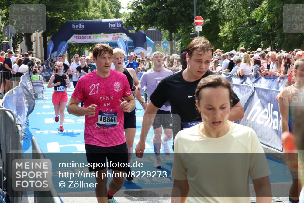 29.06.2025 - hella hamburg halbmarathon Zöllner http://msf.ph/oto/8229273 29.06.2025 11:30:40 Ziel 1235, 2838, 3323, 3358, 3430, 4289, 5147, 5406, 6195, 6243, 6478, 7644, 8717, 9927, 11672, 12073, 16659, 17312, 17344, 18158, 18390, 18860 meine-sportfotos.de