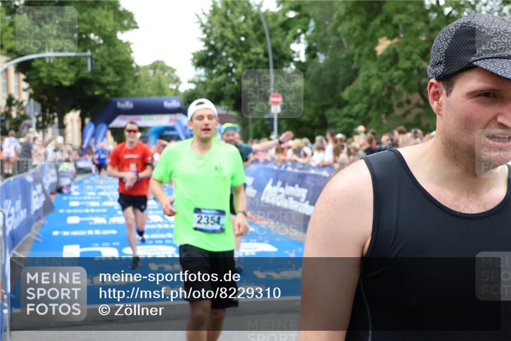 29.06.2025 - hella hamburg halbmarathon Zöllner http://msf.ph/oto/8229310 29.06.2025 10:53:29 Ziel 1727, 2354, 5866, 6198, 6629, 6942, 8651, 11068, 12490, 12909, 13912, 13997, 15838, 17710, 18134 meine-sportfotos.de