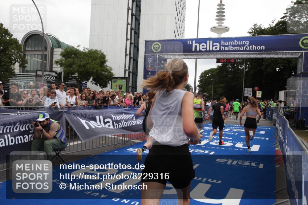 29.06.2025 - hella hamburg halbmarathon Michael Strokosch http://msf.ph/oto/8229316 29.06.2025 10:51:45 Ziel 5008, 6286, 13327, 14012, 14458, 15496, 15831, 15899, 19007, 19020 meine-sportfotos.de