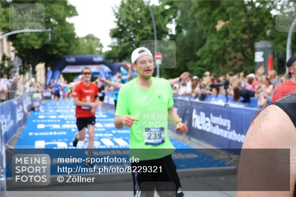 29.06.2025 - hella hamburg halbmarathon Zöllner http://msf.ph/oto/8229321 29.06.2025 10:53:29 Ziel 1727, 2354, 5866, 6198, 6629, 6942, 8651, 11068, 12490, 12909, 13912, 13997, 15838, 17710, 18134 meine-sportfotos.de