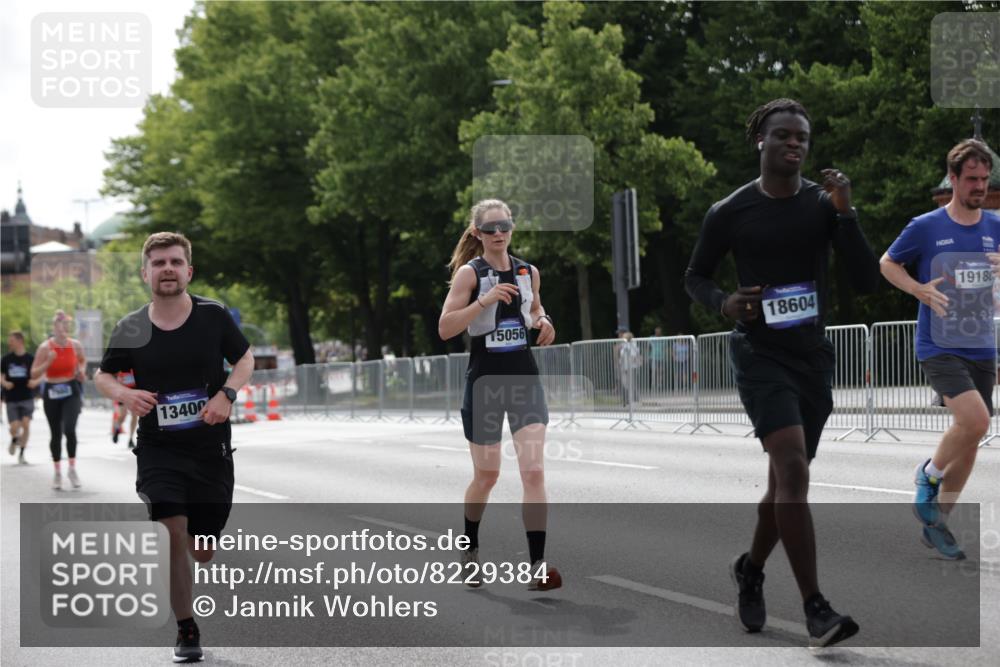 29.06.2025 - hella hamburg halbmarathon Jannik Wohlers http://msf.ph/oto/8229384 29.06.2025 10:27:59 Lombardsbrücke 3445, 5604, 5718, 5939, 6418, 7667, 7980, 8327, 9653, 9654, 9855, 10434, 13045, 13296, 13400, 14017, 18256, 18293, 18604, 19180 meine-sportfotos.de