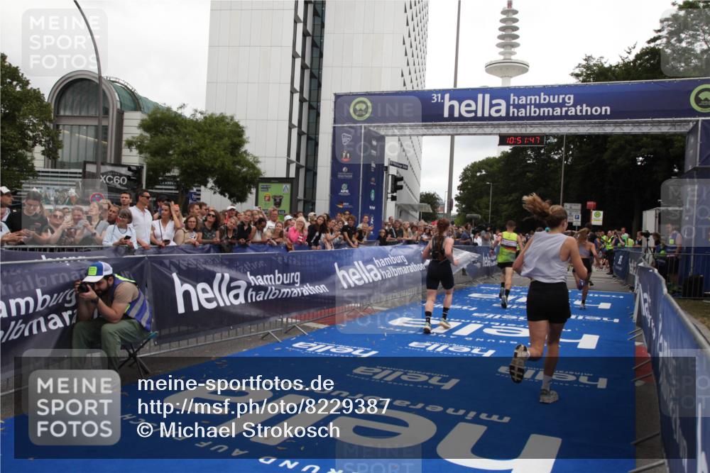 29.06.2025 - hella hamburg halbmarathon Michael Strokosch http://msf.ph/oto/8229387 29.06.2025 10:51:45 Ziel 5008, 6286, 13327, 14012, 14458, 15496, 15831, 15899, 19007, 19020 meine-sportfotos.de