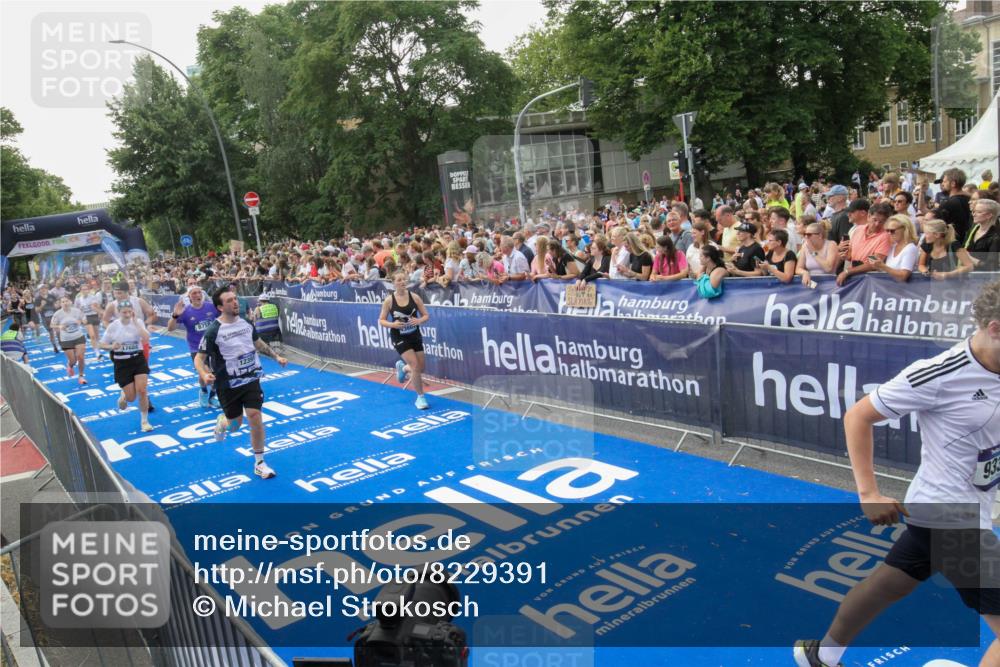 29.06.2025 - hella hamburg halbmarathon Michael Strokosch http://msf.ph/oto/8229391 29.06.2025 11:43:26 Ziel 2031, 3307, 3428, 4855, 6571, 7589, 8021, 8758, 9331, 9333, 10145, 12391, 13195, 13601, 14608, 14851, 15562, 17684, 18258 meine-sportfotos.de