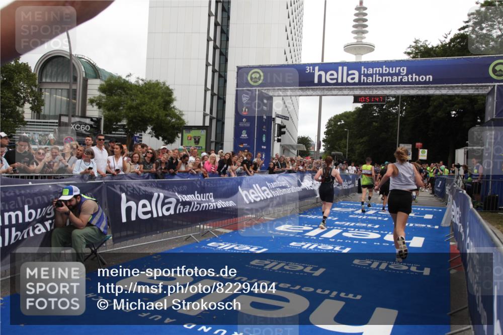 29.06.2025 - hella hamburg halbmarathon Michael Strokosch http://msf.ph/oto/8229404 29.06.2025 10:51:46 Ziel 6286, 7224, 8819, 13327, 14012, 14458, 15496, 15727, 15831, 15899, 17682, 19020, 19053 meine-sportfotos.de