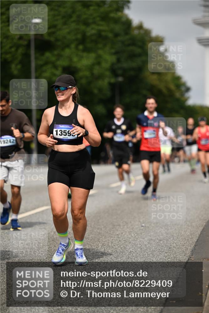 29.06.2025 - hella hamburg halbmarathon Dr. Thomas Lammeyer http://msf.ph/oto/8229409 29.06.2025 10:13:21 Kennedybrücke 1823, 3762, 4592, 7081, 9297, 9306, 10035, 10194, 10819, 11067 meine-sportfotos.de