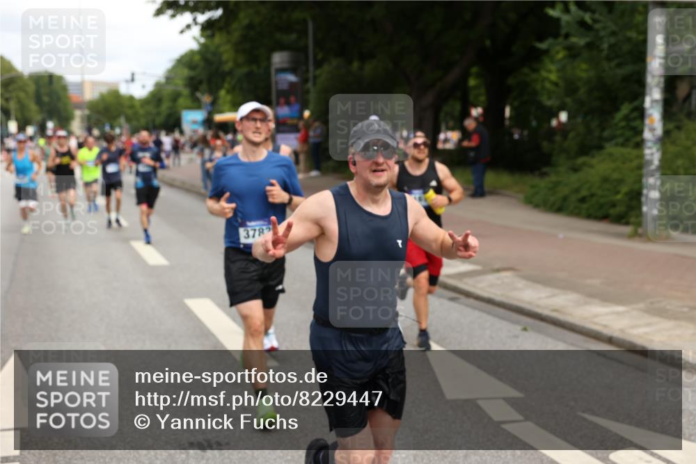 29.06.2025 - hella hamburg halbmarathon Yannick Fuchs http://msf.ph/oto/8229447 29.06.2025 10:33:49 20KM 1343, 1445, 1803, 2525, 2546, 3282, 3783, 4359, 4759, 6037, 6686, 6687, 8450, 8925, 8958, 9265, 11305, 11619, 12772, 13137, 13729, 14093, 14311, 14359, 15013, 15257, 15556, 15561, 15866, 15873, 15965, 16656, 16820, 17005, 17215, 17360, 18149, 18285, 18547, 18734 meine-sportfotos.de