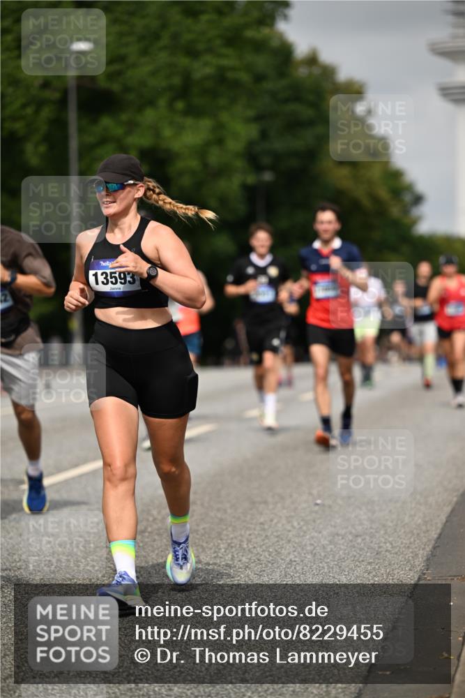 29.06.2025 - hella hamburg halbmarathon Dr. Thomas Lammeyer http://msf.ph/oto/8229455 29.06.2025 10:13:21 Kennedybrücke 1823, 3762, 4592, 7081, 9297, 9306, 10035, 10194, 10819, 11067 meine-sportfotos.de