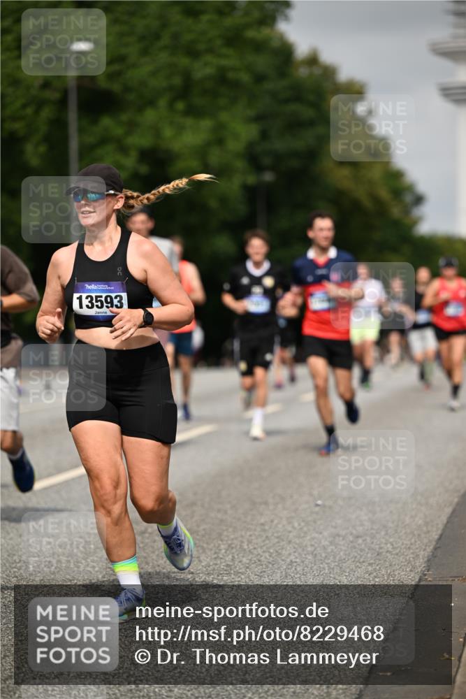 29.06.2025 - hella hamburg halbmarathon Dr. Thomas Lammeyer http://msf.ph/oto/8229468 29.06.2025 10:13:21 Kennedybrücke 1823, 3762, 4592, 7081, 9297, 9306, 10035, 10194, 10819, 11067 meine-sportfotos.de