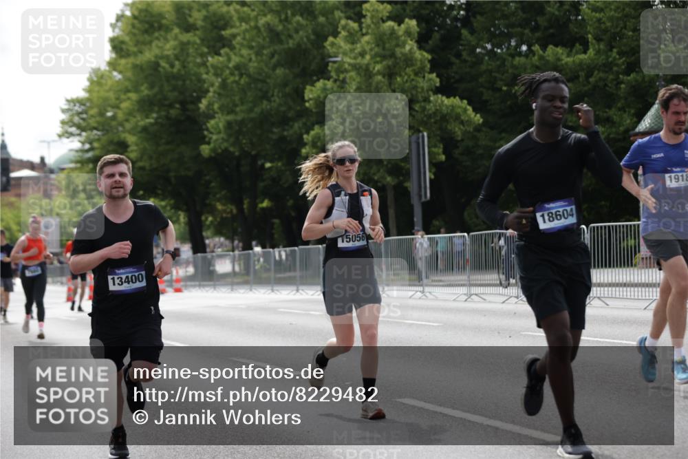 29.06.2025 - hella hamburg halbmarathon Jannik Wohlers http://msf.ph/oto/8229482 29.06.2025 10:27:59 Lombardsbrücke 3445, 5604, 5718, 5939, 6418, 7667, 7980, 8327, 9653, 9654, 9855, 10434, 13045, 13296, 13400, 14017, 18256, 18293, 18604, 19180 meine-sportfotos.de