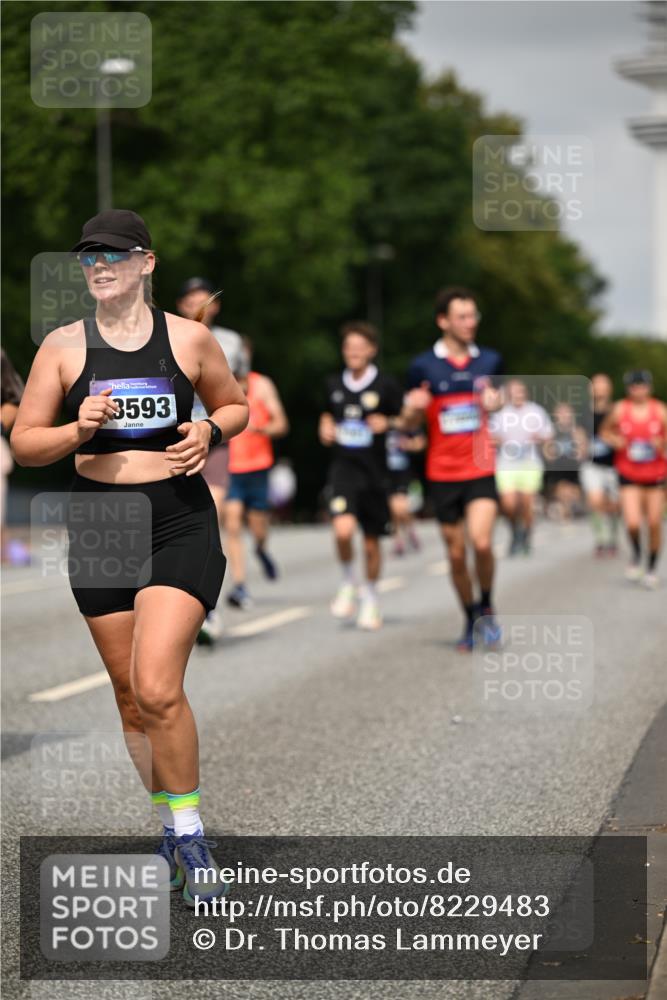 29.06.2025 - hella hamburg halbmarathon Dr. Thomas Lammeyer http://msf.ph/oto/8229483 29.06.2025 10:13:21 Kennedybrücke 1823, 3762, 4592, 7081, 9297, 9306, 10035, 10194, 10819, 11067 meine-sportfotos.de