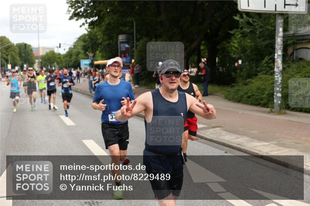 29.06.2025 - hella hamburg halbmarathon Yannick Fuchs http://msf.ph/oto/8229489 29.06.2025 10:33:49 20KM 1343, 1445, 1803, 2525, 2546, 3282, 3783, 4359, 4759, 6037, 6686, 6687, 8450, 8925, 8958, 9265, 11305, 11619, 12772, 13137, 13729, 14093, 14311, 14359, 15013, 15257, 15556, 15561, 15866, 15873, 15965, 16656, 16820, 17005, 17215, 17360, 18149, 18285, 18547, 18734 meine-sportfotos.de